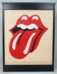 Rollladenschrank mit Rolling Stones-Logo